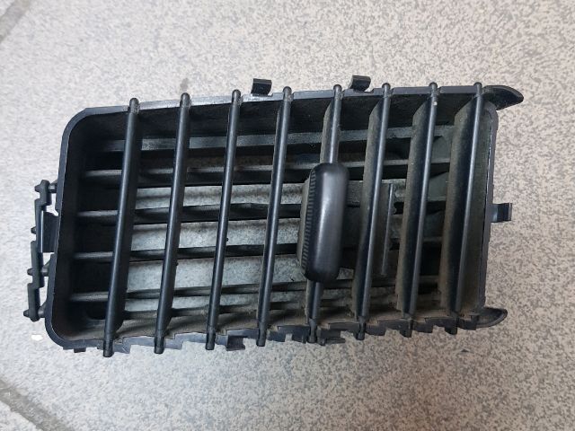 bontott MITSUBISHI LANCER Középső Bal Szellőző