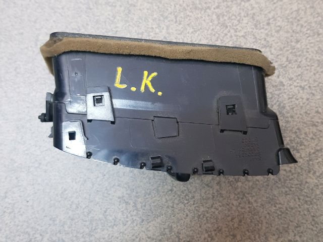 bontott MITSUBISHI LANCER Középső Bal Szellőző