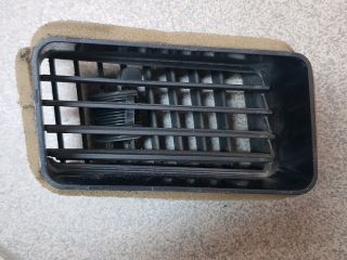 bontott MITSUBISHI LANCER Középső Bal Szellőző