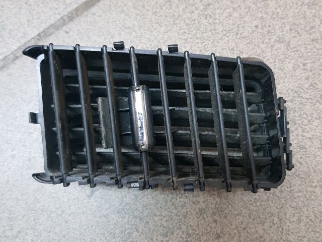 bontott MITSUBISHI LANCER Középső Jobb Szellőző