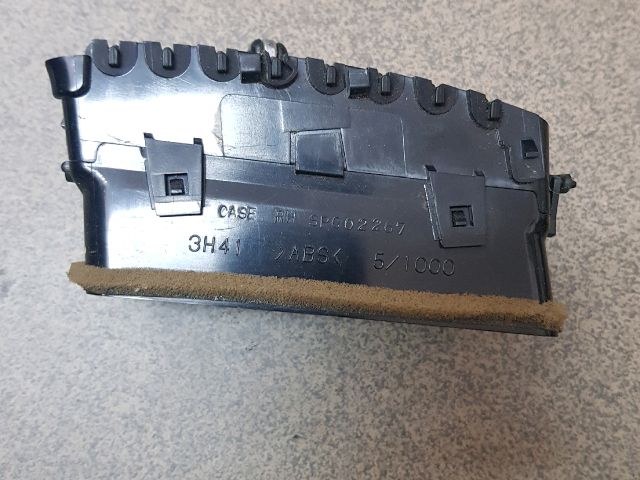 bontott MITSUBISHI LANCER Középső Jobb Szellőző