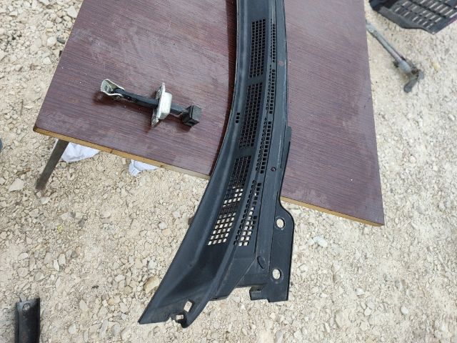 bontott MITSUBISHI LANCER Levélrács