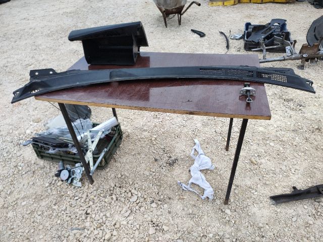 bontott MITSUBISHI LANCER Levélrács