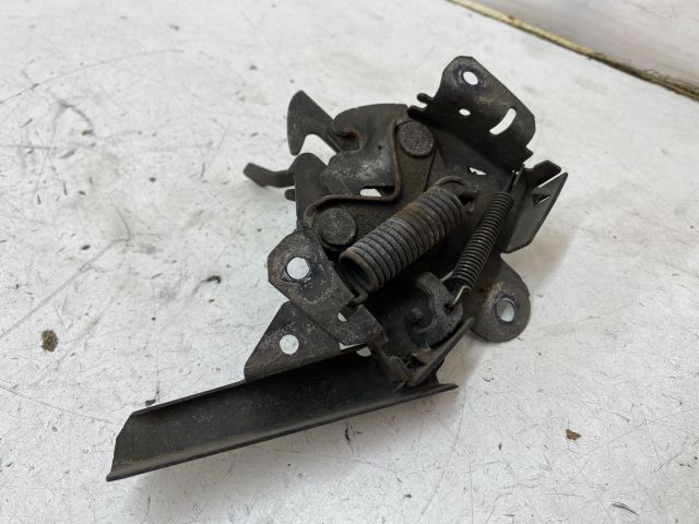 bontott MITSUBISHI LANCER Motorháztető Zárszerkezet