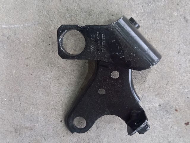 bontott MITSUBISHI LANCER Nívópálca Hüvely