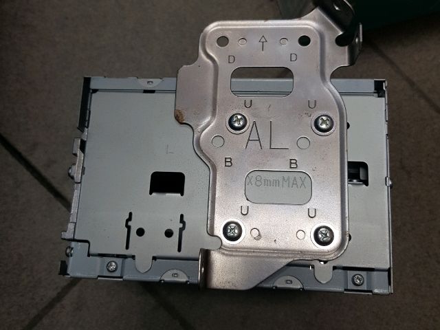 bontott MITSUBISHI LANCER Rádió / CD