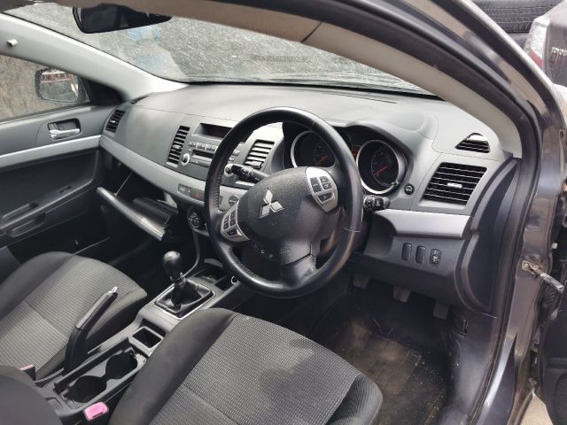 bontott MITSUBISHI LANCER Rádió / CD