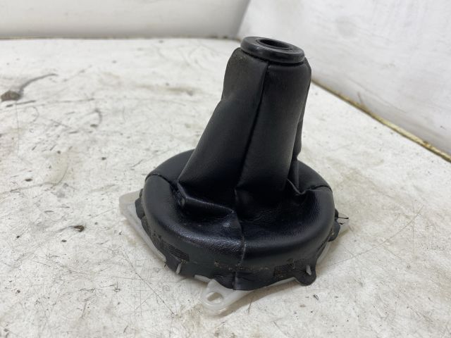 bontott MITSUBISHI LANCER Váltószoknya