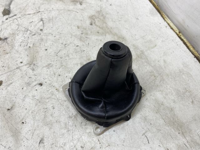 bontott MITSUBISHI LANCER Váltószoknya