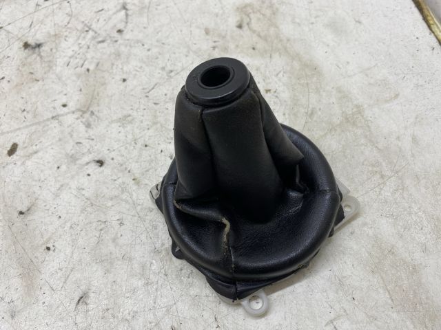 bontott MITSUBISHI LANCER Váltószoknya