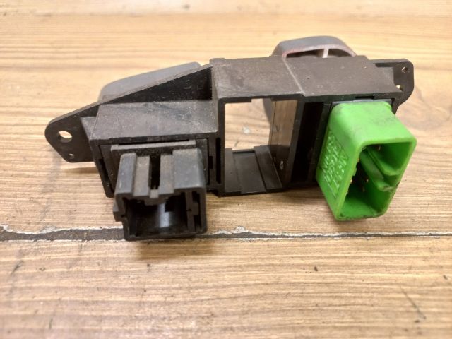 bontott MITSUBISHI LANCER Vészvillogó Kapcsoló