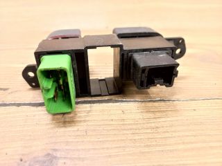 bontott MITSUBISHI LANCER Vészvillogó Kapcsoló