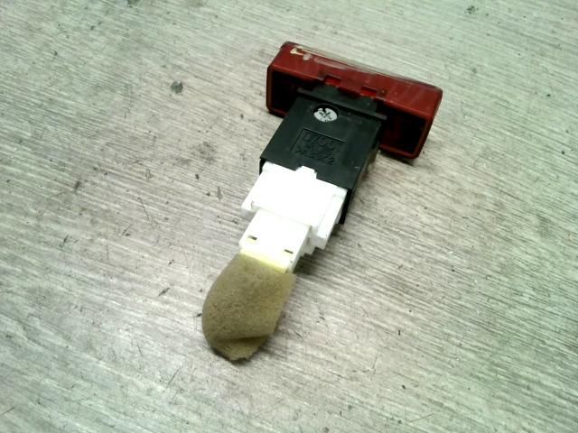 bontott MITSUBISHI LANCER Vészvillogó Kapcsoló