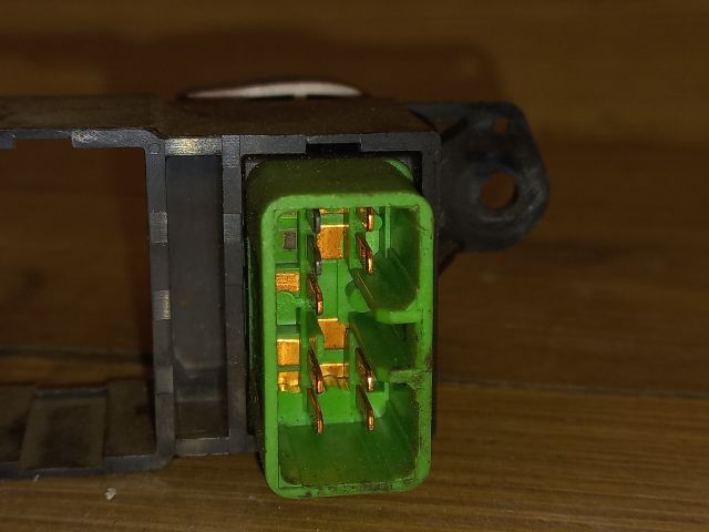 bontott MITSUBISHI LANCER Vészvillogó Kapcsoló