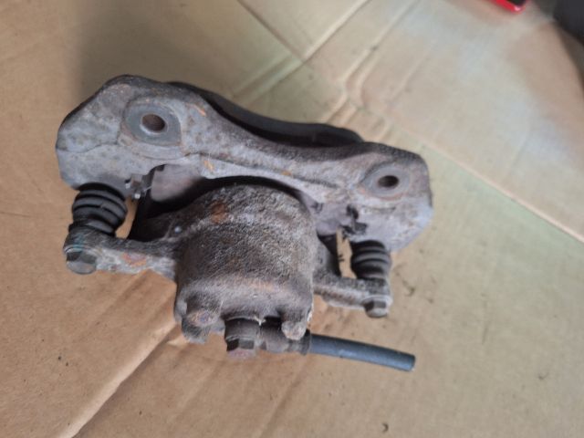 bontott MITSUBISHI LANCER VII Bal első Féknyereg Munkahengerrel