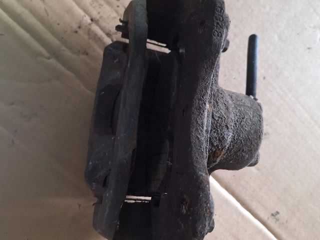 bontott MITSUBISHI LANCER VII Bal első Féknyereg Munkahengerrel