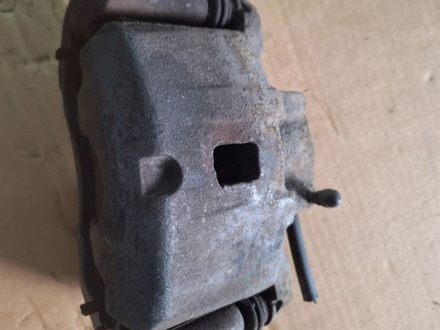 bontott MITSUBISHI LANCER VII Bal első Féknyereg Munkahengerrel