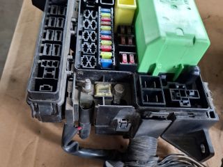 bontott MITSUBISHI LANCER VII Biztosítéktábla Motortér