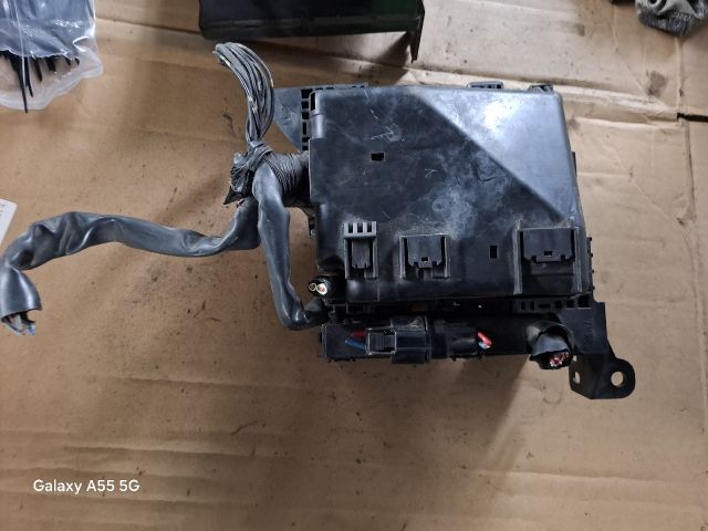 bontott MITSUBISHI LANCER VII Biztosítéktábla Motortér