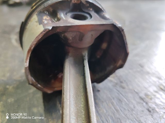 bontott MITSUBISHI LANCER VII Dugattyú és Hajtókar