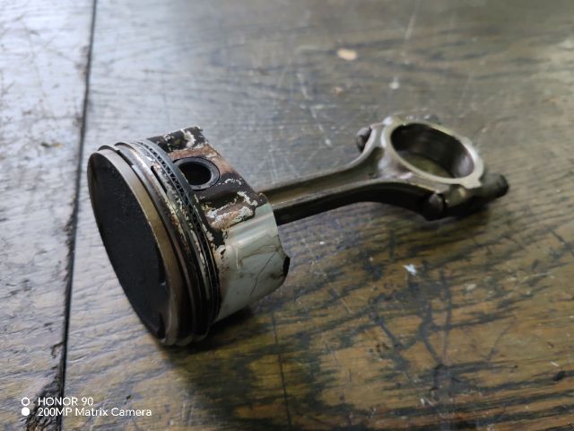 bontott MITSUBISHI LANCER VII Dugattyú és Hajtókar