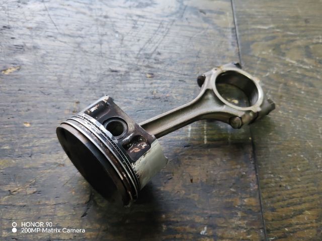 bontott MITSUBISHI LANCER VII Dugattyú és Hajtókar