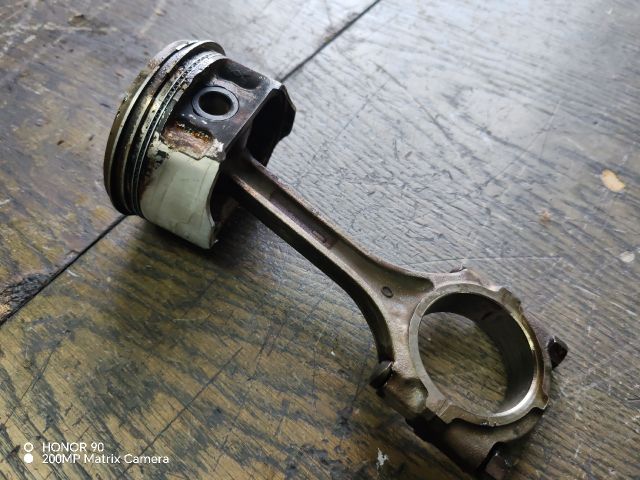 bontott MITSUBISHI LANCER VII Dugattyú és Hajtókar