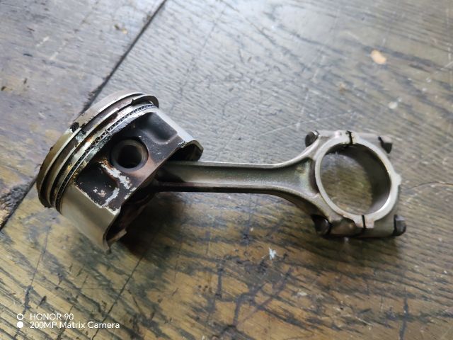 bontott MITSUBISHI LANCER VII Dugattyú és Hajtókar