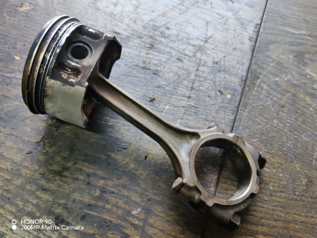 bontott MITSUBISHI LANCER VII Dugattyú és Hajtókar