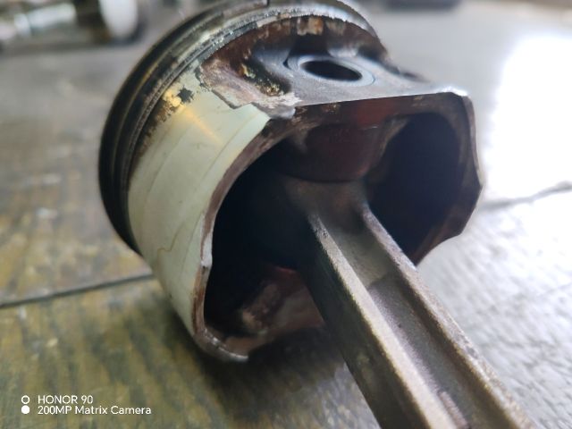 bontott MITSUBISHI LANCER VII Dugattyú és Hajtókar