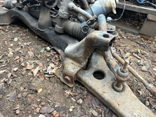 bontott MITSUBISHI LANCER VII Első Bölcső