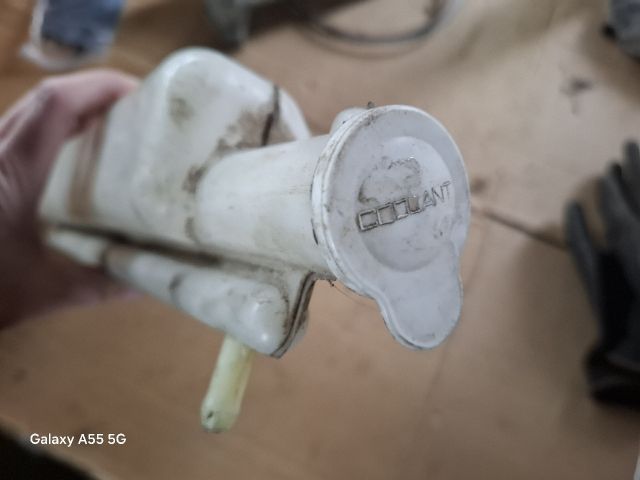 bontott MITSUBISHI LANCER VII Kiegyenlítő Tartály