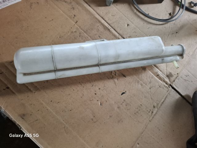 bontott MITSUBISHI LANCER VII Kiegyenlítő Tartály