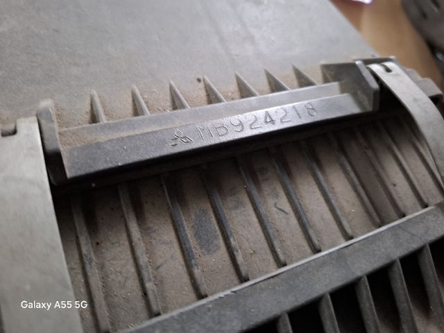 bontott MITSUBISHI LANCER VII Légszűrő Ház