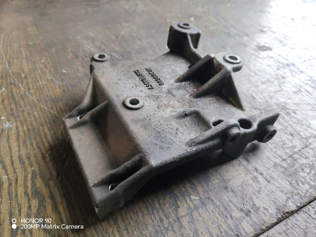 bontott MITSUBISHI LANCER VII Motor Tartó Bak (Fém)