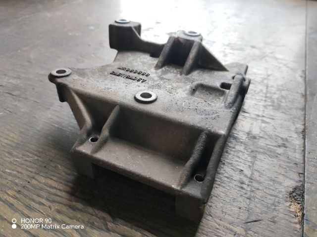 bontott MITSUBISHI LANCER VII Motor Tartó Bak (Fém)