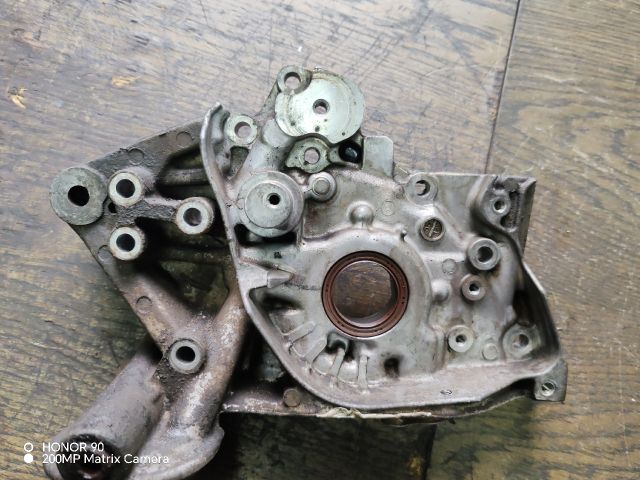 bontott MITSUBISHI LANCER VII Olajszivattyú