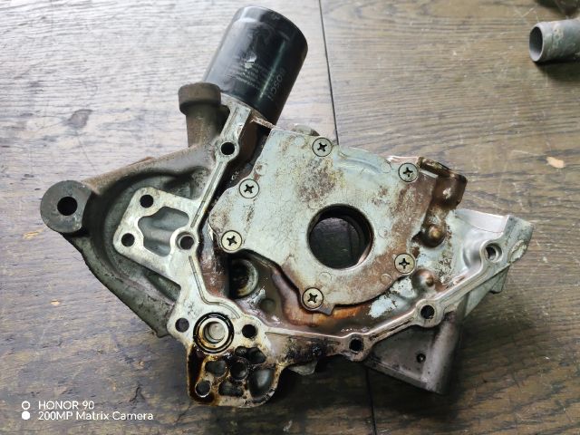 bontott MITSUBISHI LANCER VII Olajszivattyú