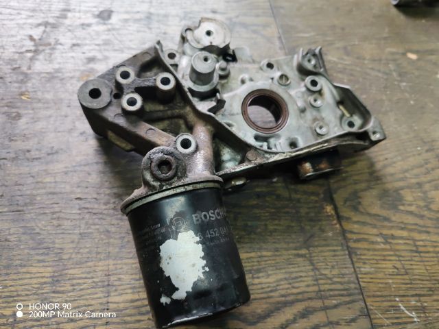 bontott MITSUBISHI LANCER VII Olajszivattyú