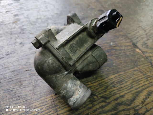 bontott MITSUBISHI LANCER VII Termosztátház