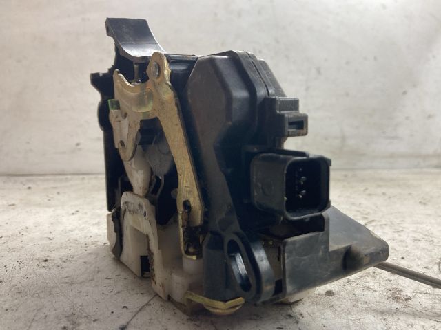 bontott MITSUBISHI LANCER VII Bal első Ajtózár