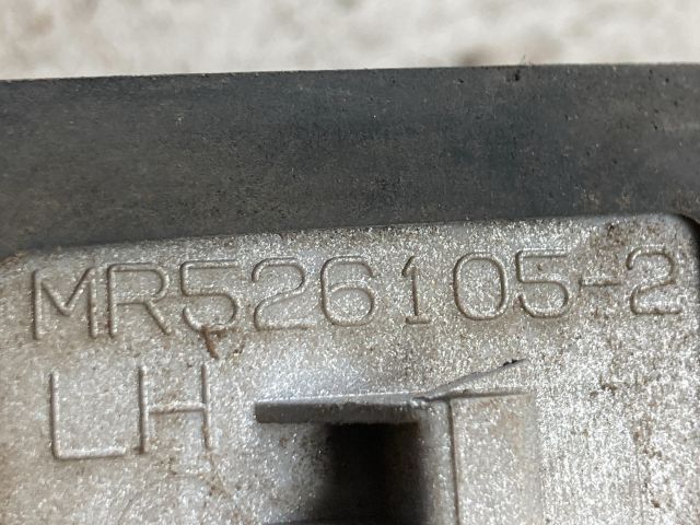 bontott MITSUBISHI LANCER VII Bal első Külső Kilincs