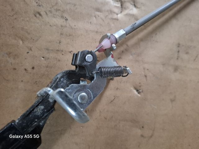 bontott MITSUBISHI LANCER VII Csomagtér Nyitó Bowden