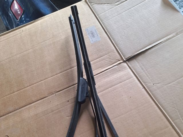 bontott MITSUBISHI LANCER VII Első Ablaktörlő Kar