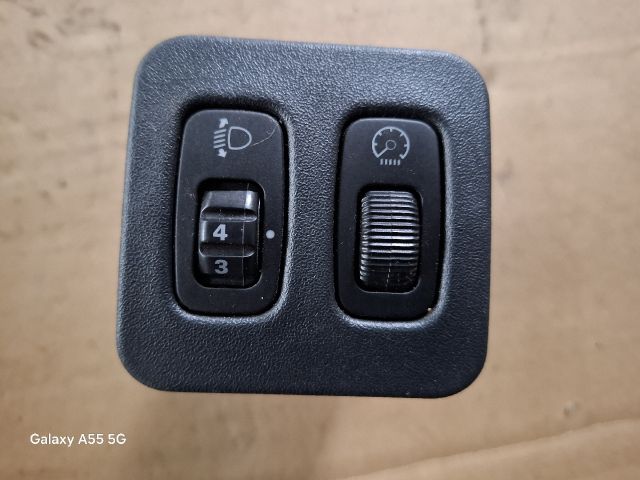 bontott MITSUBISHI LANCER VII Fényszórómagasság Állító Kapcsoló