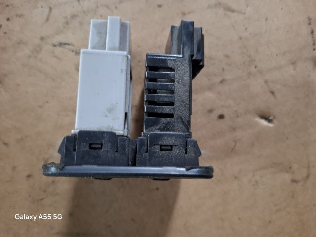 bontott MITSUBISHI LANCER VII Fényszórómagasság Állító Kapcsoló