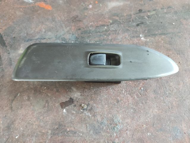 bontott MITSUBISHI LANCER VII Jobb első Ablakemelő Kapcsoló