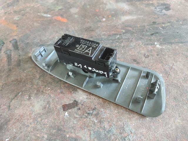 bontott MITSUBISHI LANCER VII Jobb első Ablakemelő Kapcsoló