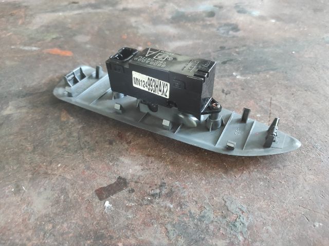 bontott MITSUBISHI LANCER VII Jobb első Ablakemelő Kapcsoló