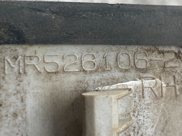 bontott MITSUBISHI LANCER VII Jobb első Külső Kilincs